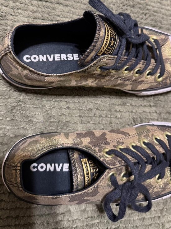 Converse - Picture 2 of 2